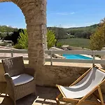 Aparthotel Le 104 St Privat Saint-Privat-de-Champclos