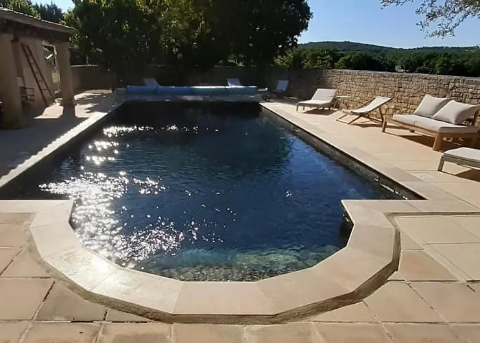 Le 104 St Privat Saint-Privat-de-Champclos